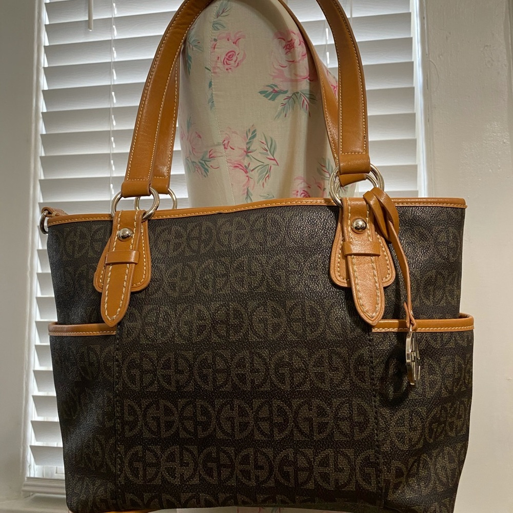 GianiBernini purse whit pockets